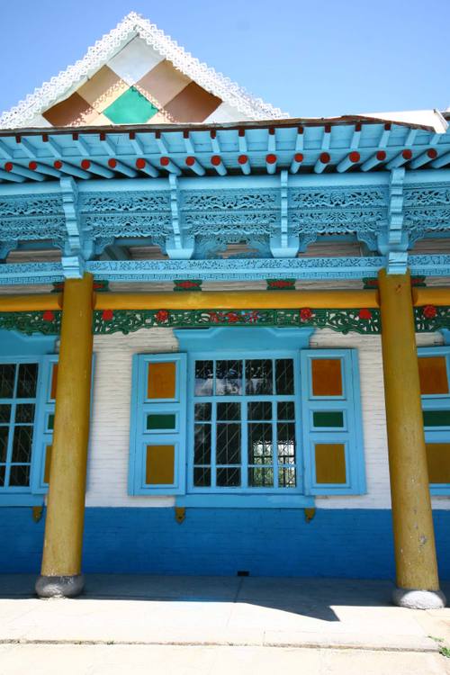 Sous la pagode, la mosquee dungane de Karakol